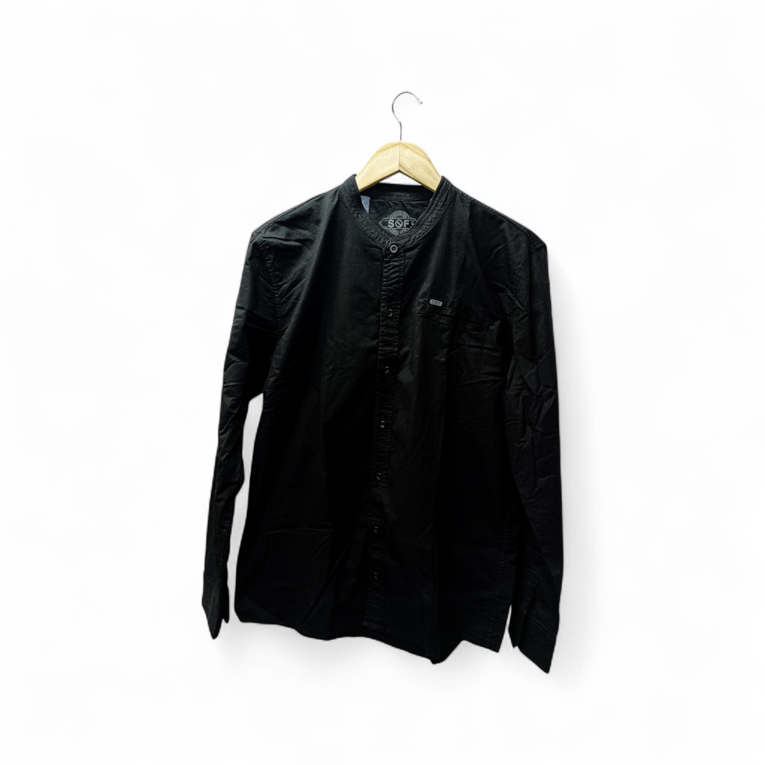 CAMISA MANGA LARGA TALLA M - SF36 - CUELLO CHINO/MAO - NEGRO ENTERO/ BOLSILLO PERDIDO / LETRAS 3D