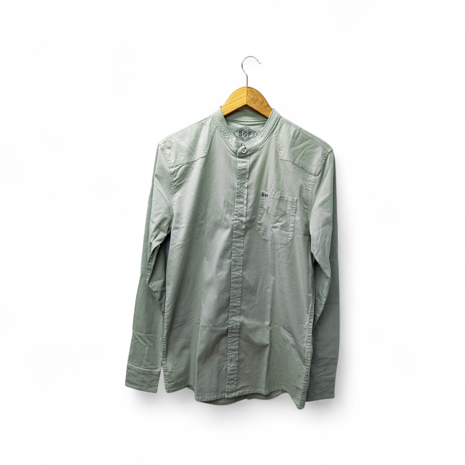 CAMISA MANGA LARGA TALLA S - SF36 - CUELLO CHINO/MAO - VERDE CEMENTO CLARO - BOLSILLO /LETRAS 3D