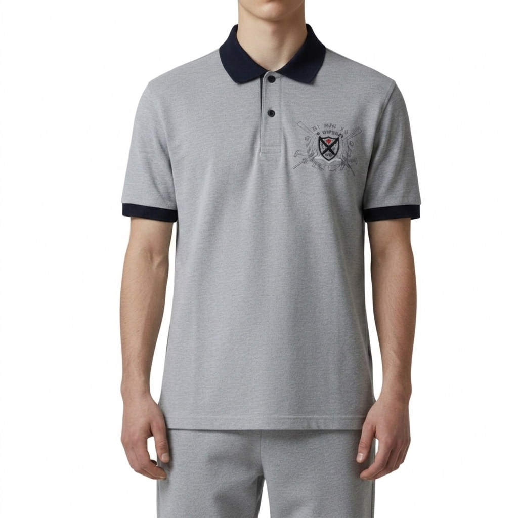 CAMISETA CON CUELLO | ESCUDO 1976 | REG. F./ T. POLO | GRIS/AZ | HOMBRE