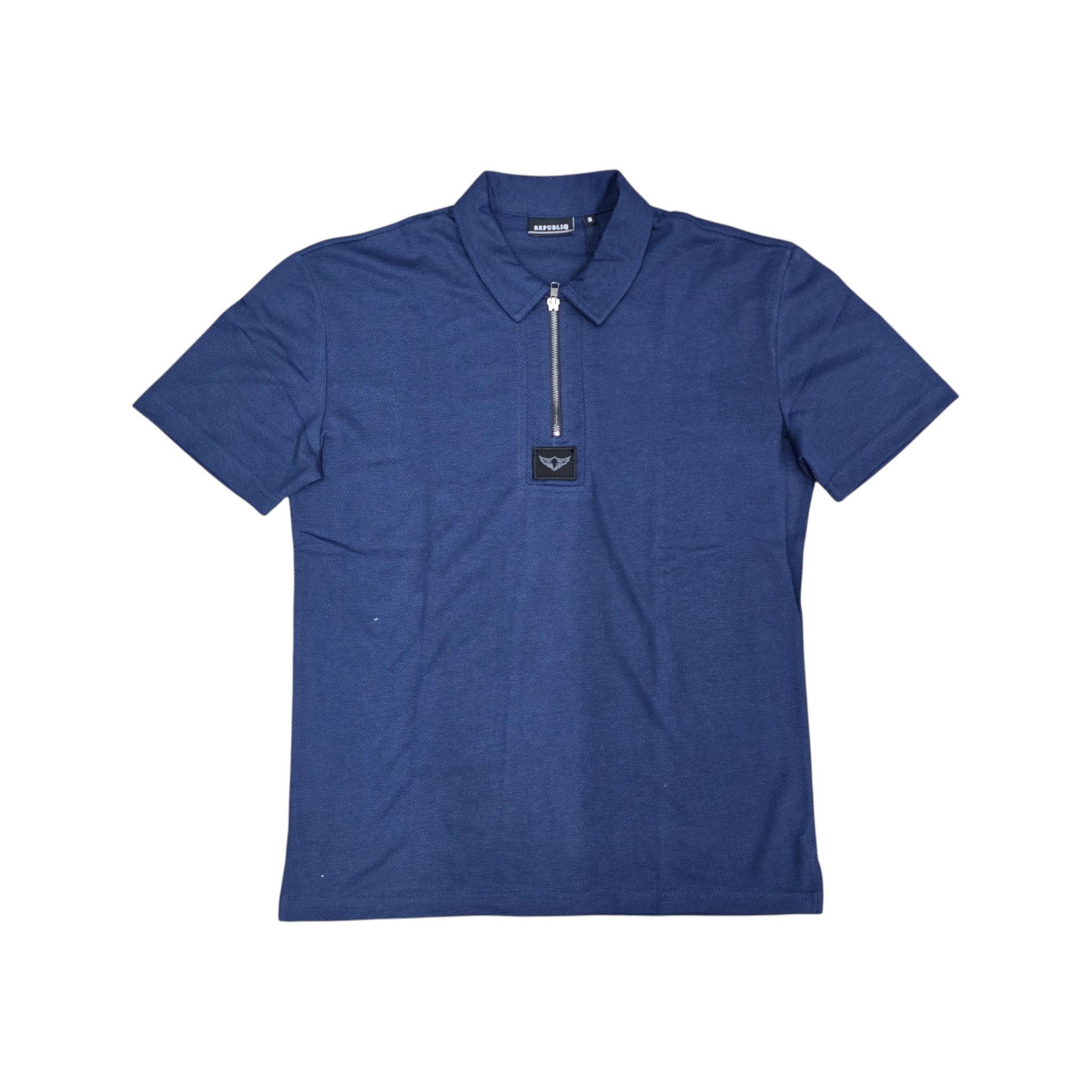 CAMISETA CON CUELLO BASICA | CIERRE TEXTURA | AZ. M/NG | HOMBRE