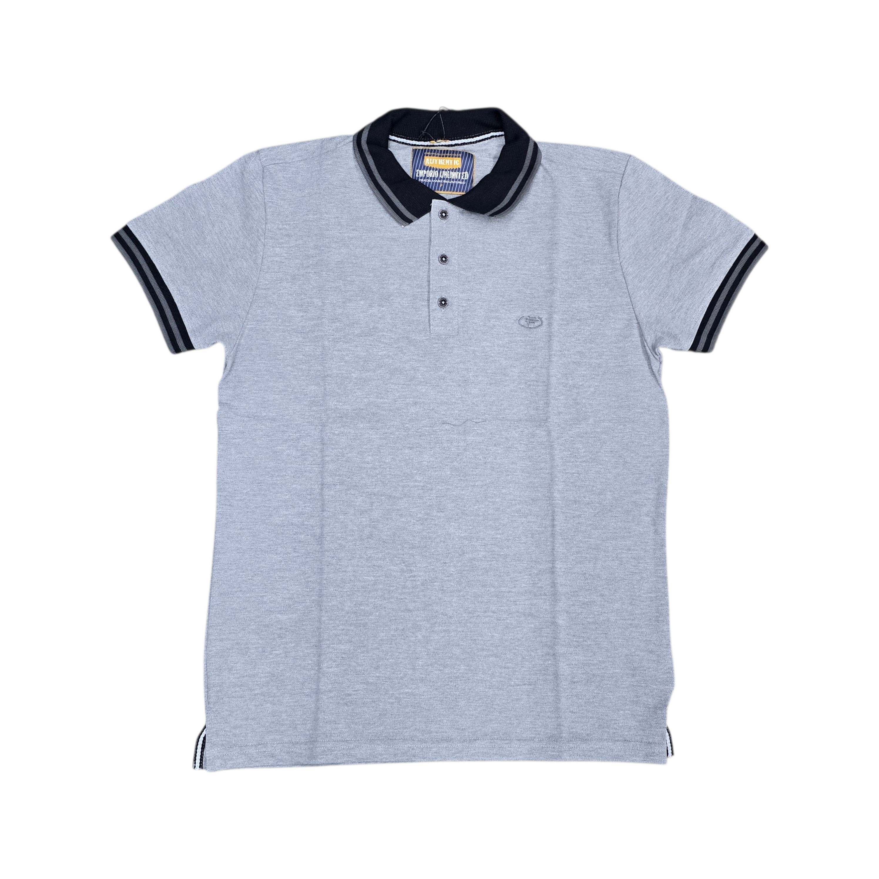 CAMISETA CON CUELLO BASICA CON CUELLO COMBINADO