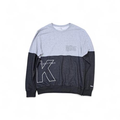 CHOMPA TALLA 2XL - UB - COD3 - BASIC LETTER - SIN CAPUCHA - GRIS/PL