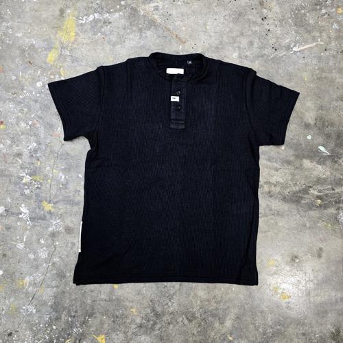 CAMISETA TALLA M - RF - COD25 - HENLEY 01 - TEXTURE BASIC - NEGRO